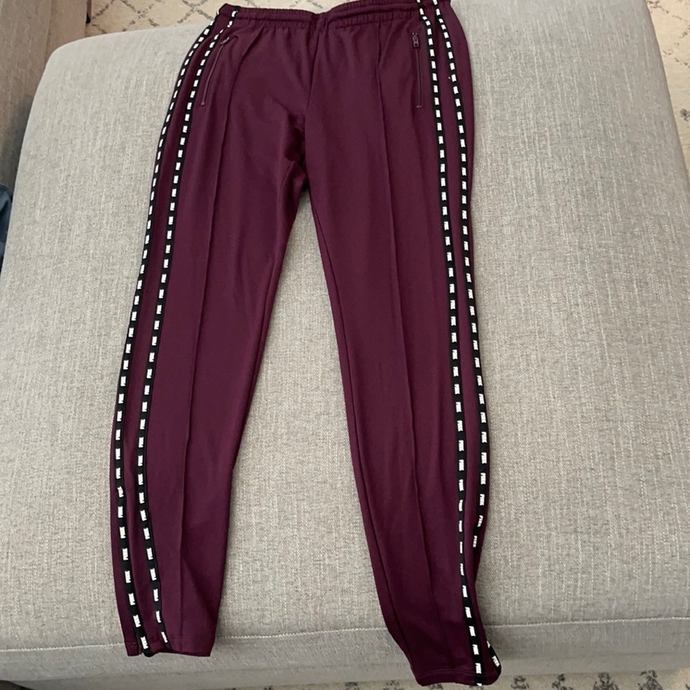 Women’s maroon Victoria’s Secret Pink sweats